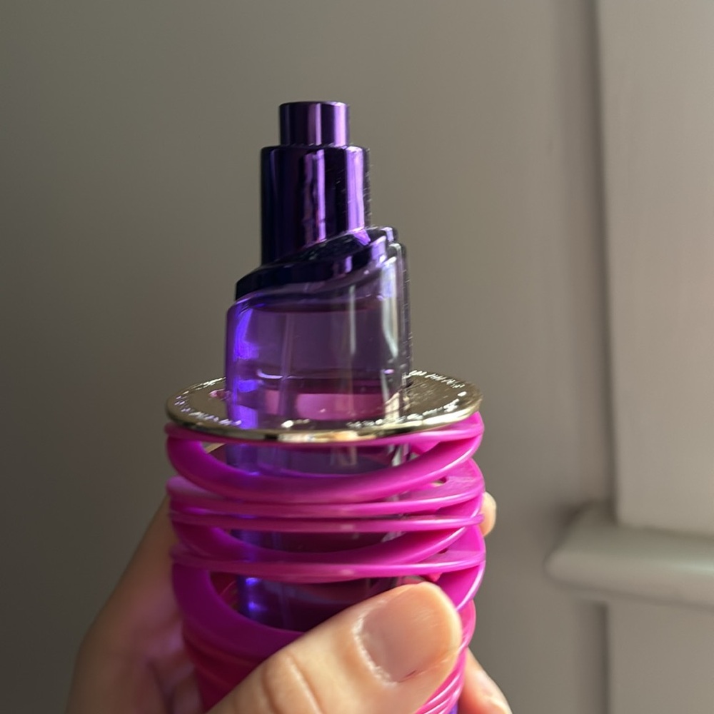Justin Bieber perfume Girlfriend - Picture 4 of 5